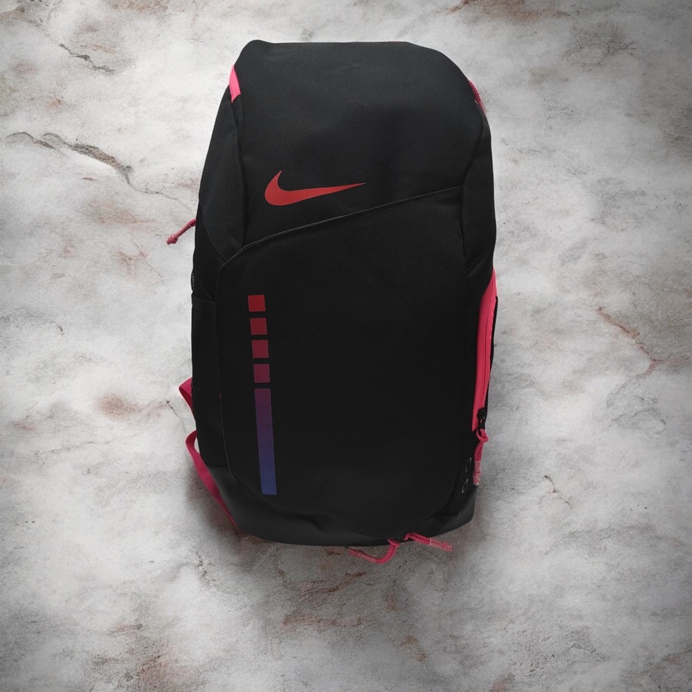๐ง๐ผโโ๏ธ๐ง๐ผโโ๏ธNike Black and Pink Bag๐ง๐ผโโ๏ธ๐ง๐ผโโ๏ธ - Picture 3 of 6